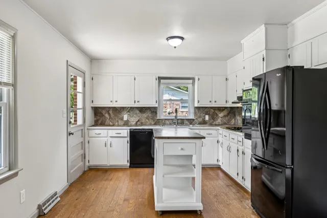 $1,850 | 1003 Hickory Street, Lawrenceburg, TN 38464