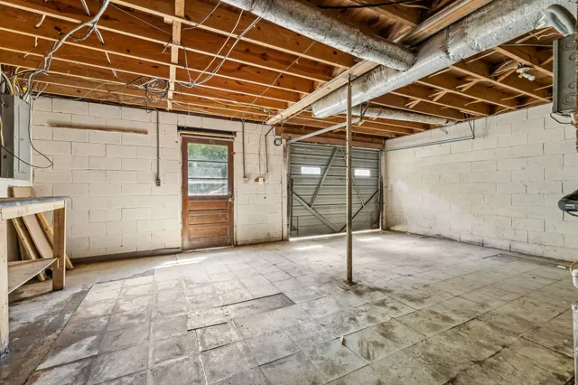 $1,850 | 1003 Hickory Street, Lawrenceburg, TN 38464