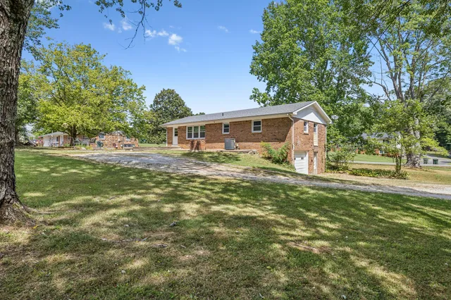 $1,850 | 1003 Hickory Street, Lawrenceburg, TN 38464