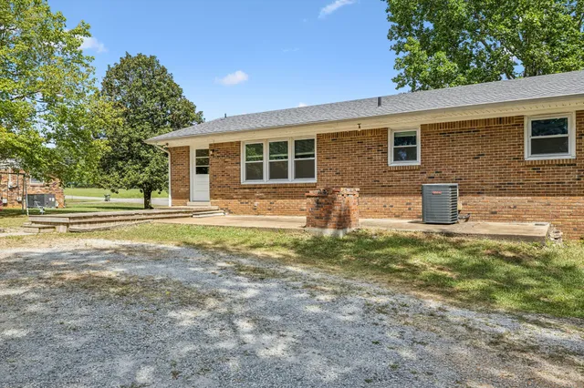 $1,850 | 1003 Hickory Street, Lawrenceburg, TN 38464