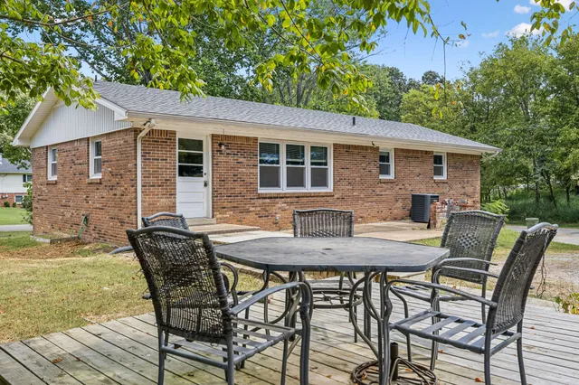 $1,850 | 1003 Hickory Street, Lawrenceburg, TN 38464