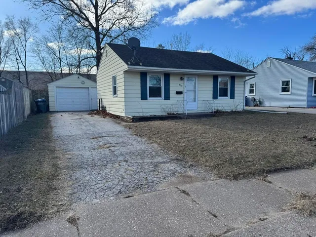$850 | 3827 Keota Avenue, Davenport, IA 52802