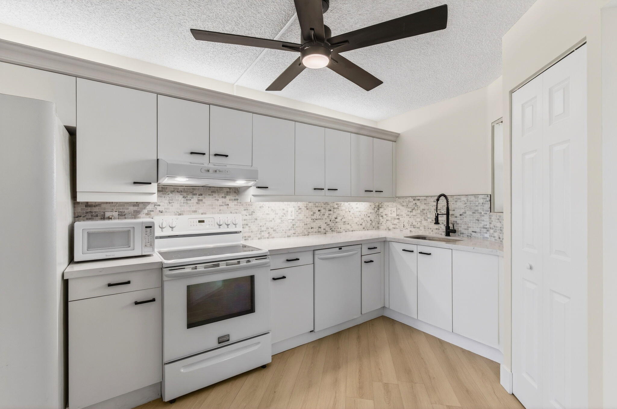 5900 Camino Del Sol, Unit 304 Boca Raton, FL 33433 - Photo 4 of 82 27-web-or-mls-DSC_4358