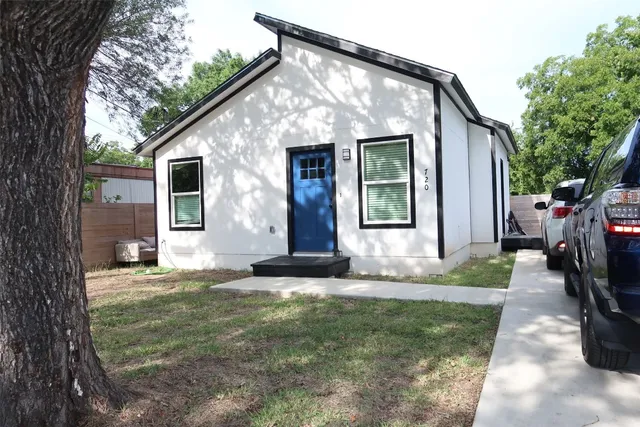 $1,499 | 720 Neches Street, Lockhart, TX 78644