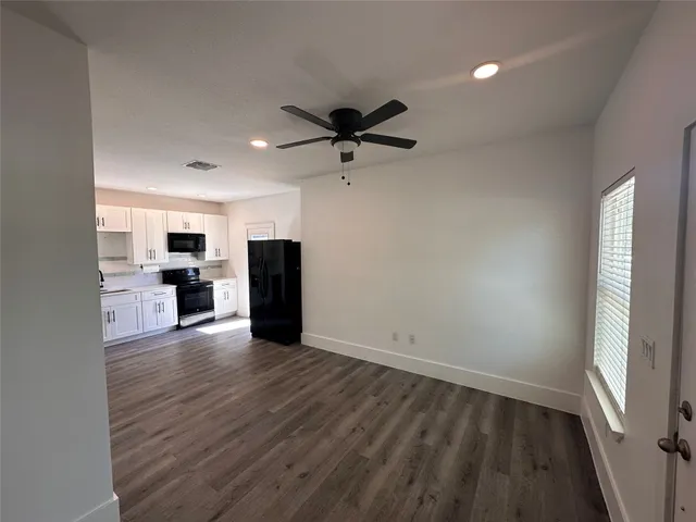 $1,499 | 720 Neches Street, Lockhart, TX 78644