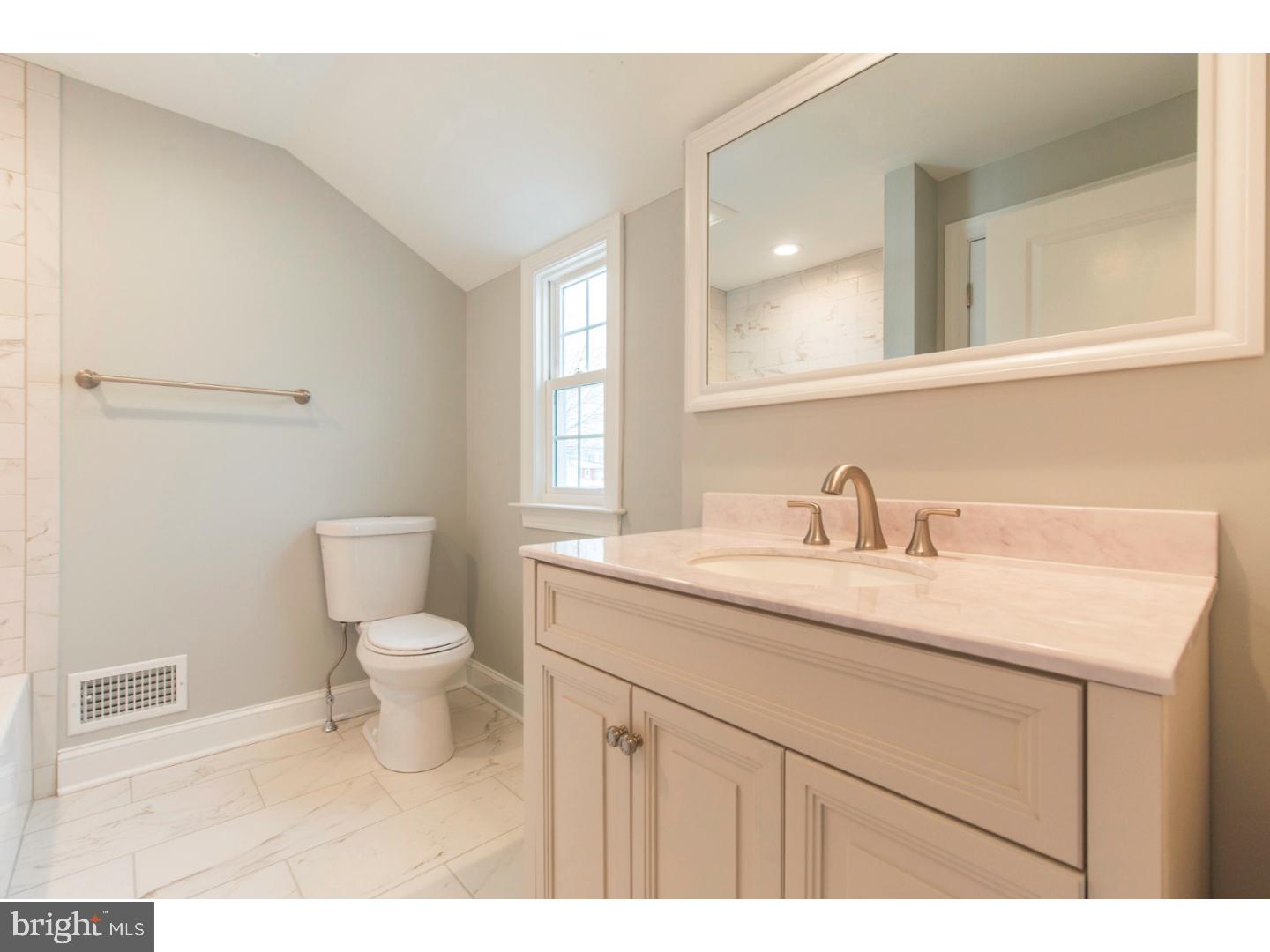 516 Ridley Circle Morton, PA 19070 - Photo 19 of 24 Bathroom