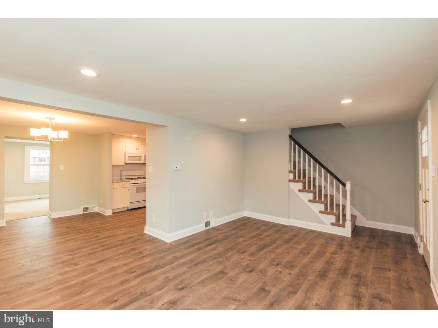 516 Ridley Circle Morton, PA 19070 - Photo 6 of 24 Living Room