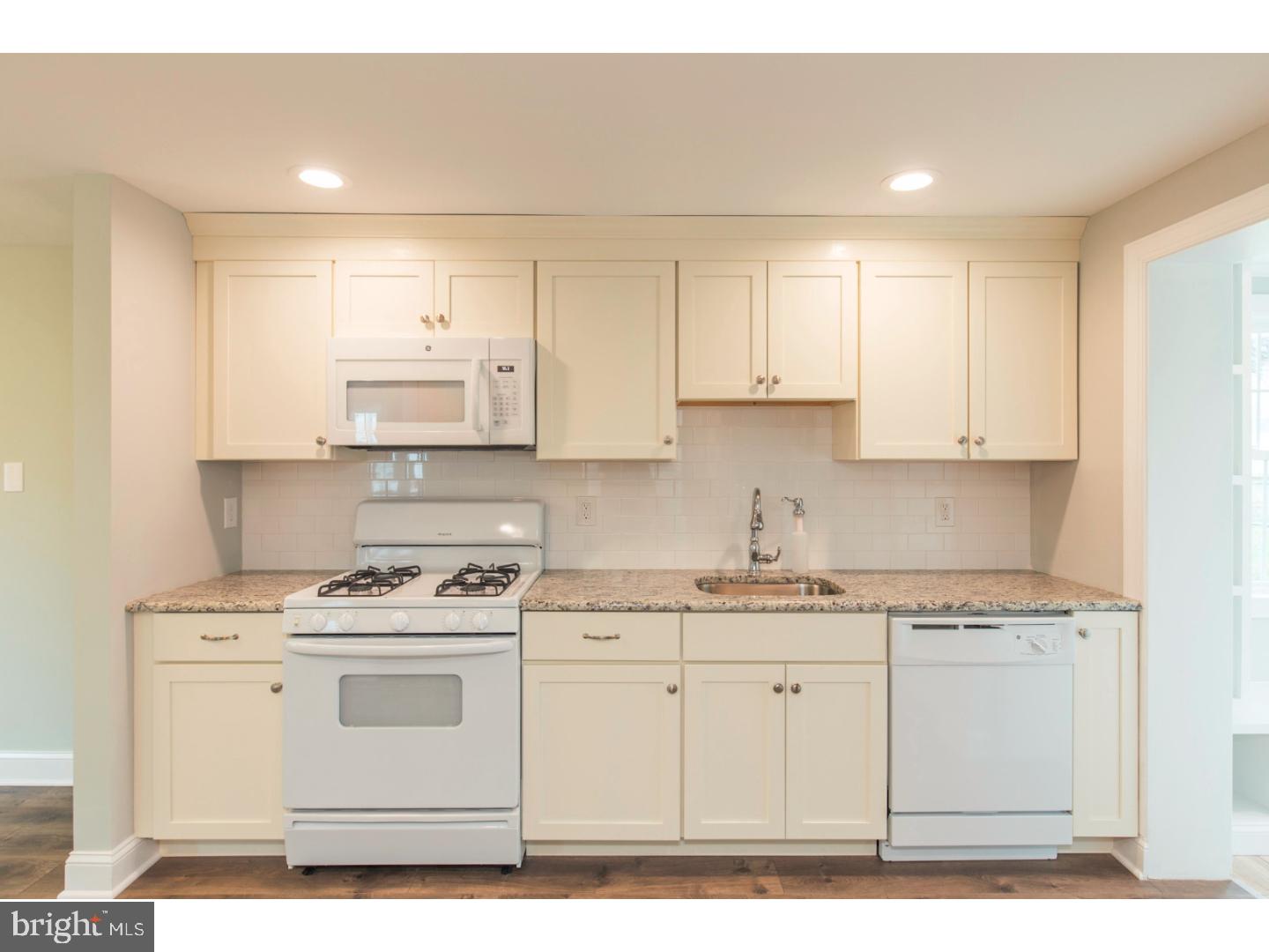 516 Ridley Circle Morton, PA 19070 - Photo 10 of 24 Kitchen