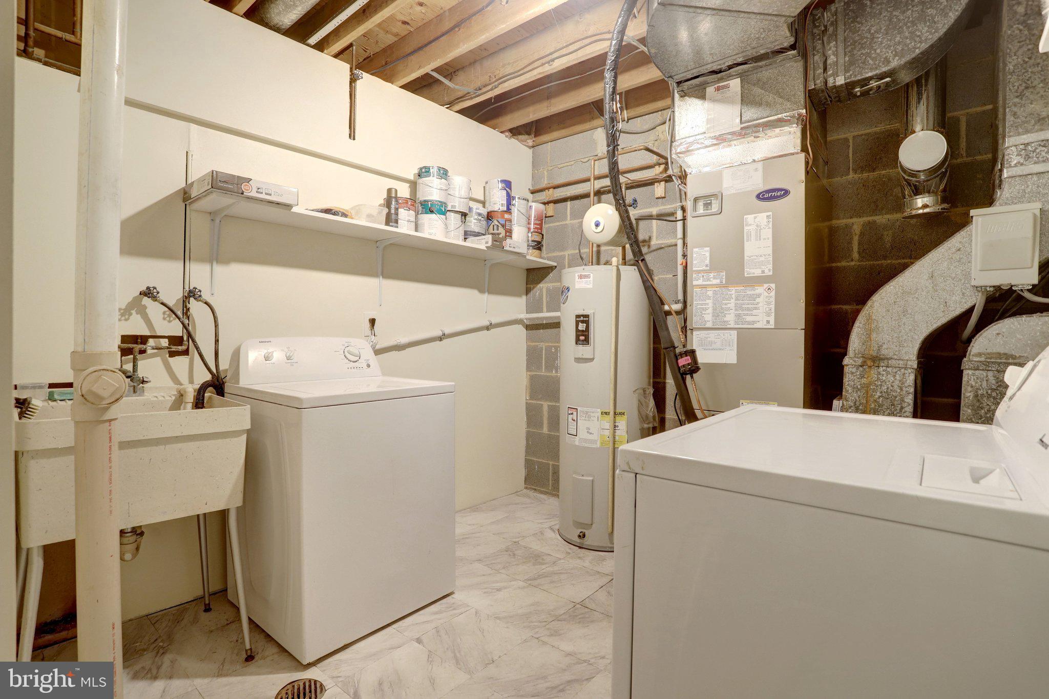 2225 North Tuckahoe Street Arlington, VA 22205 - Photo 31 of 37 a utility room with dryer and washer