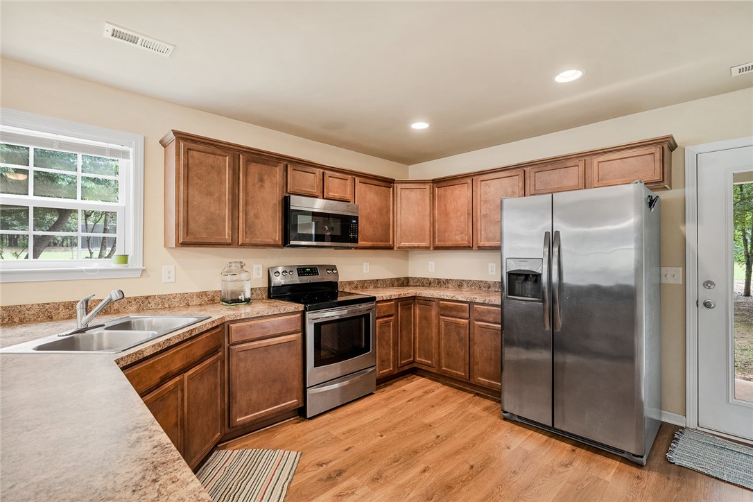 1041 Stoneham Circle Anderson, SC 29626 - Photo 3 of 22 Gallery Image 3