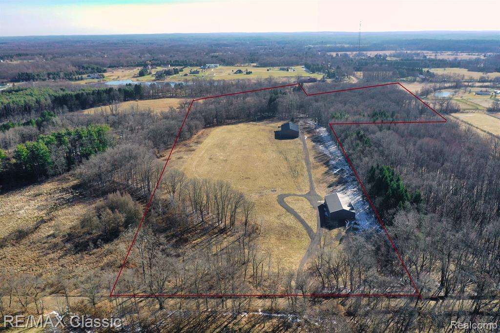 19585 Tipsico Lake Road Fenton, MI 48430 - Photo 1 of 34