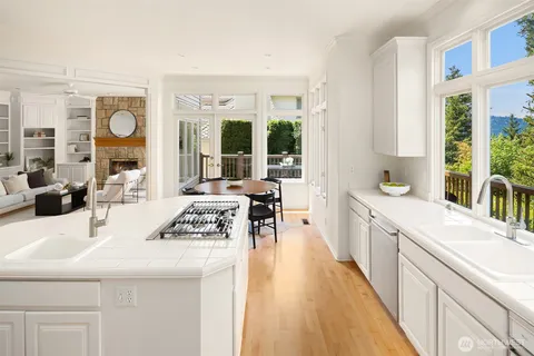 $1,900,000 | 19524 Southeast 24th Place, Sammamish, WA 98075