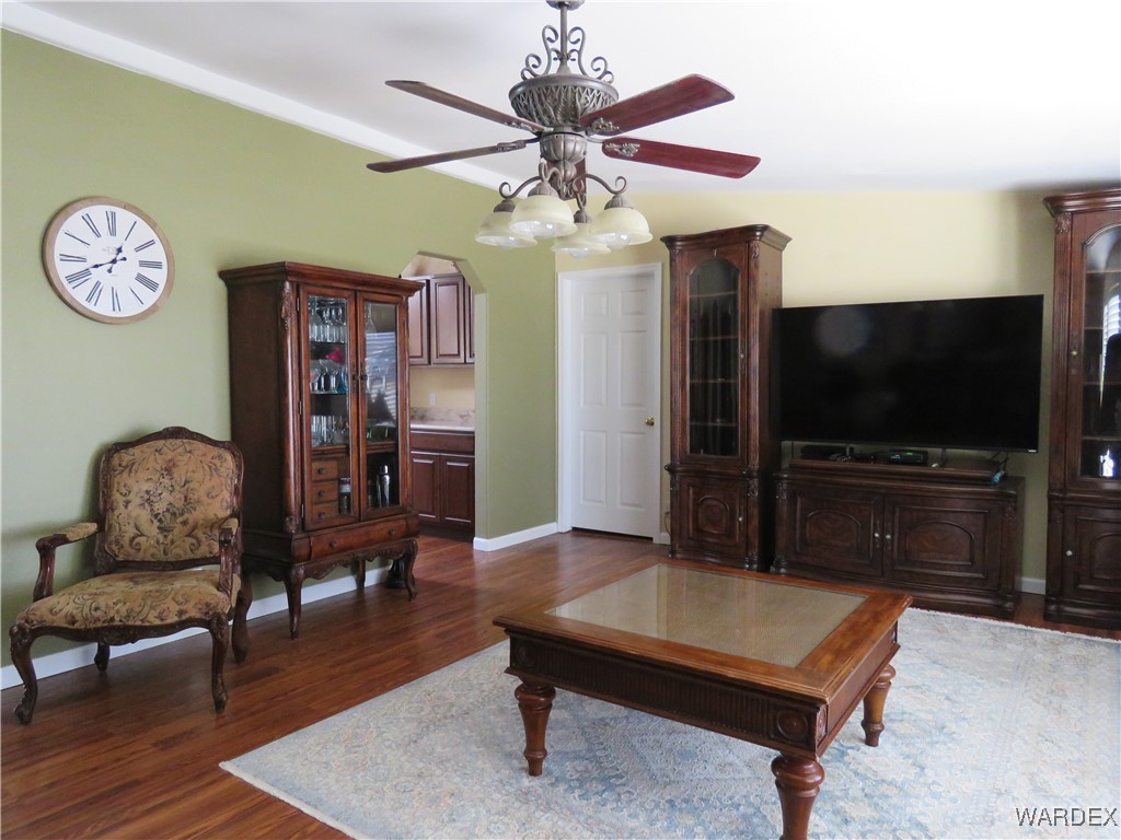 3676 Bagdad Road Golden Valley, AZ 86413 - Photo 4 of 39 Living Room