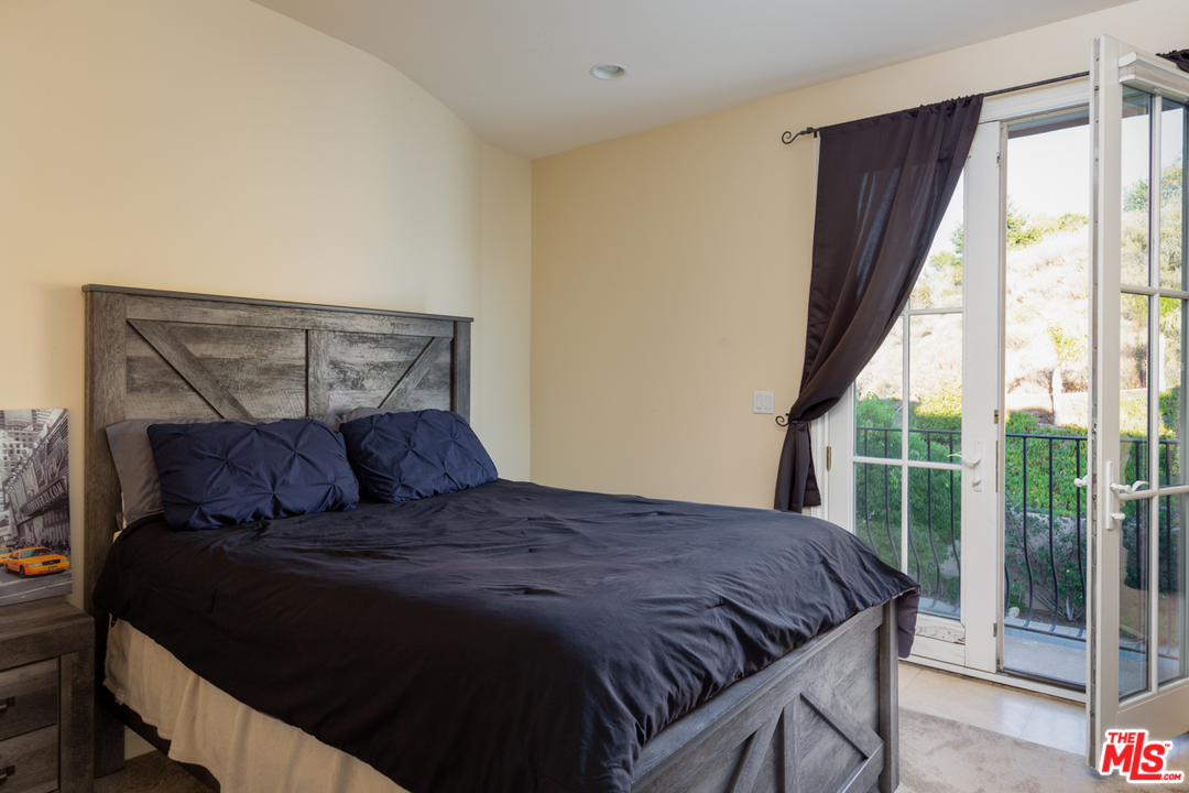 24533 Desert Avenue Newhall, CA 91321 - Photo 28 of 48