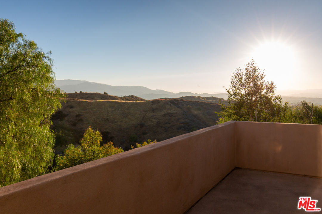 24533 Desert Avenue Newhall, CA 91321 - Photo 34 of 48 a view of balcony