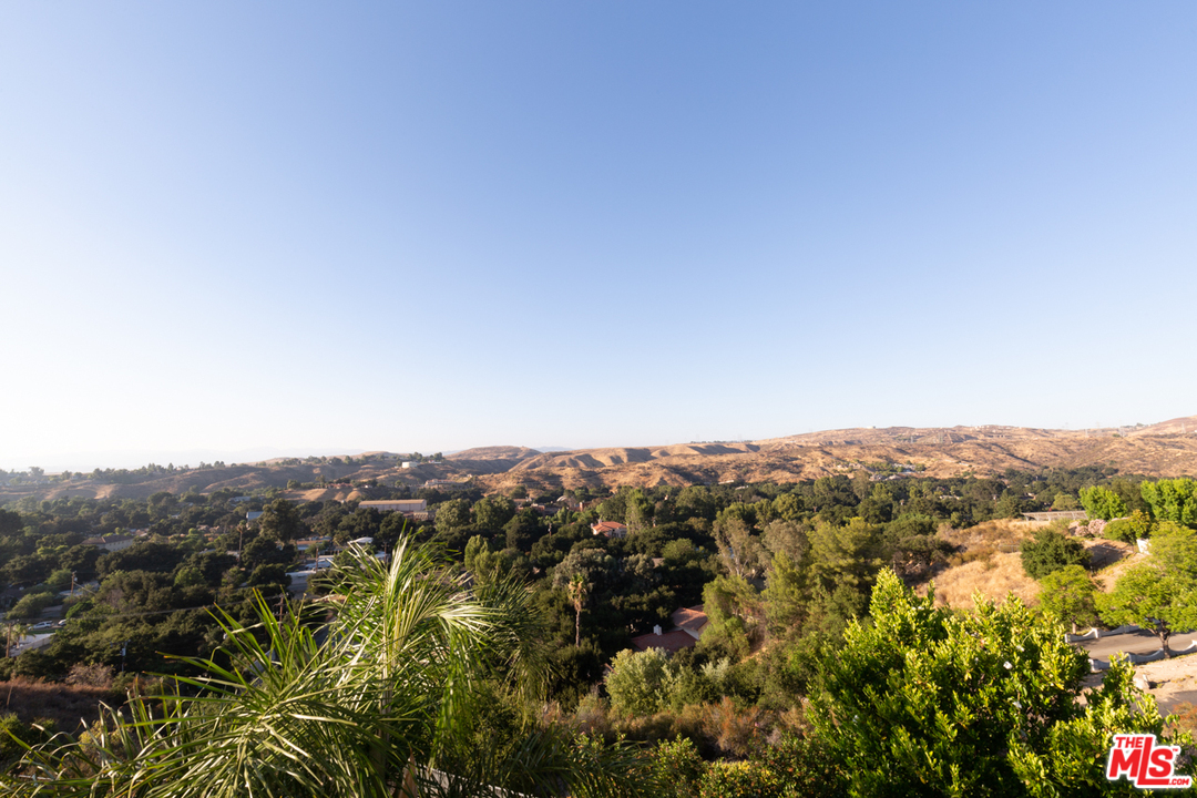 24533 Desert Avenue Newhall, CA 91321 - Photo 36 of 48 an aerial view of houses covered in trees