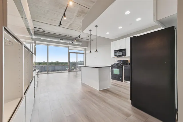 $2,450 | 350 North Main Street, Unit 603, Royal Oak, MI 48067