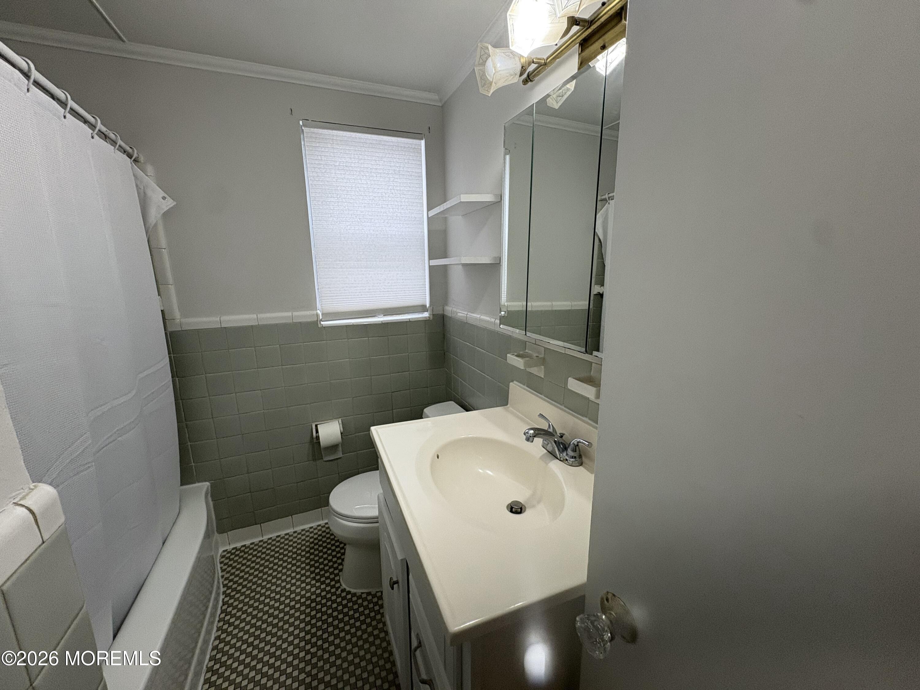 75 Manor Drive, Unit 75 Red Bank, NJ 07701 - Photo 9 of 16 Bath