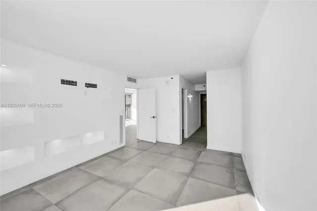 $3,350 | 7601 East Treasure Drive, Unit 920, North Bay Village, FL 33141