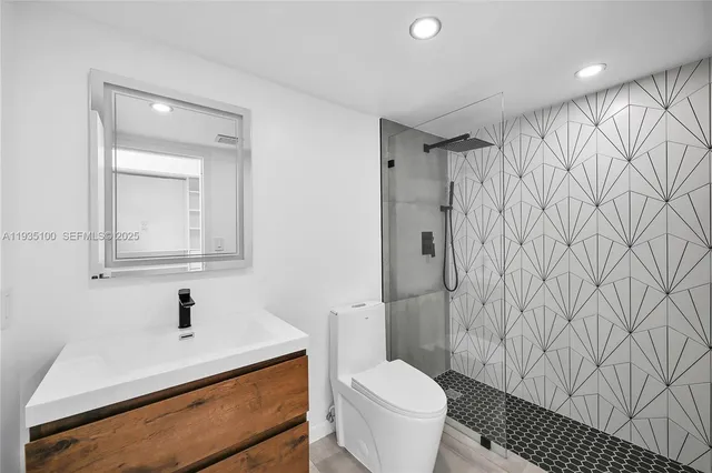 $3,350 | 7601 East Treasure Drive, Unit 920, North Bay Village, FL 33141