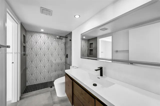 $3,350 | 7601 East Treasure Drive, Unit 920, North Bay Village, FL 33141