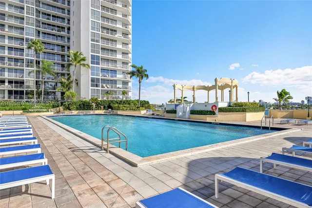 $3,350 | 7601 East Treasure Drive, Unit 920, North Bay Village, FL 33141