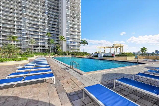 $3,350 | 7601 East Treasure Drive, Unit 920, North Bay Village, FL 33141