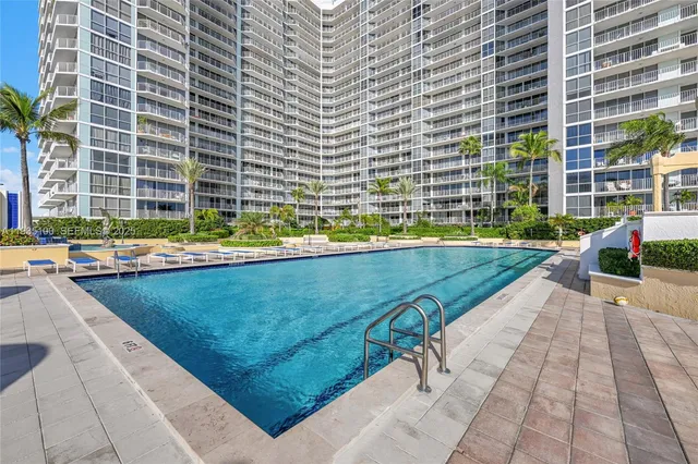 $3,350 | 7601 East Treasure Drive, Unit 920, North Bay Village, FL 33141