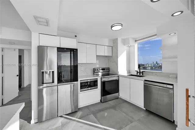 $3,350 | 7601 East Treasure Drive, Unit 920, North Bay Village, FL 33141