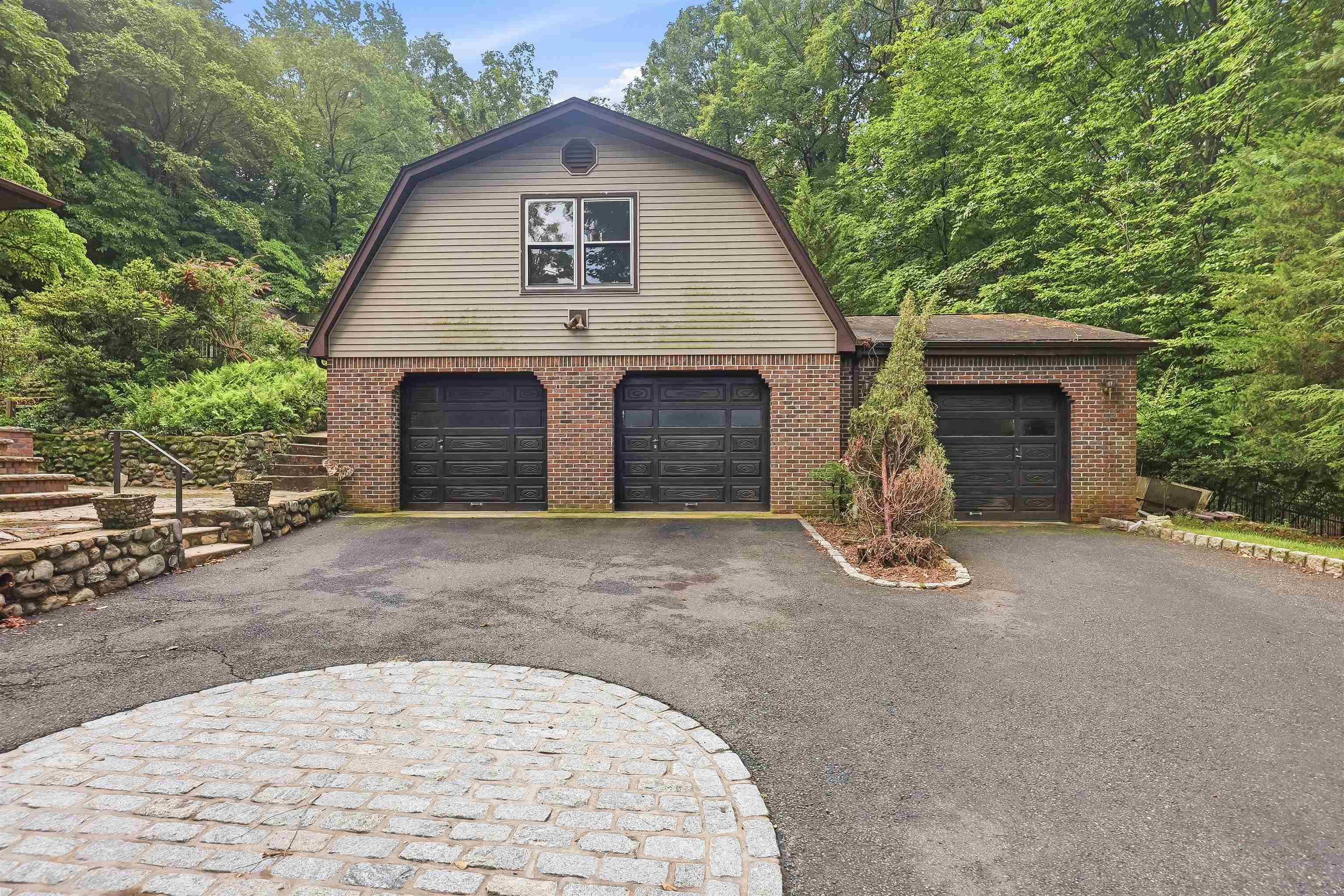 41 Crest Road Hillsdale, NJ 07642 - Photo 2 of 44 Gallery Image 2