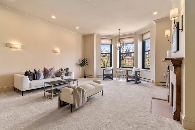 $1,350,000 | 160 Commonwealth Avenue, Unit 314, Boston, MA 02116