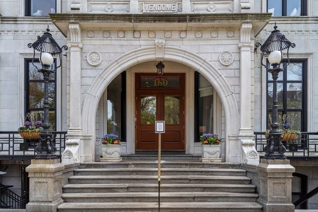 $1,350,000 | 160 Commonwealth Avenue, Unit 314, Boston, MA 02116