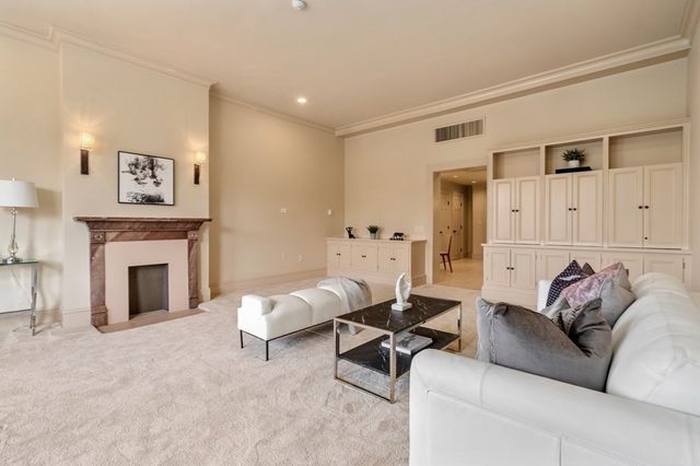 $1,350,000 | 160 Commonwealth Avenue, Unit 314, Boston, MA 02116