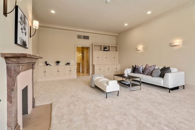 $1,350,000 | 160 Commonwealth Avenue, Unit 314, Boston, MA 02116