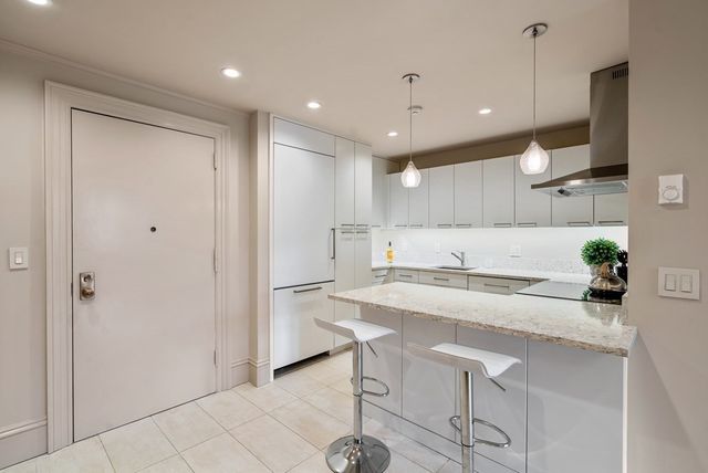$1,350,000 | 160 Commonwealth Avenue, Unit 314, Boston, MA 02116