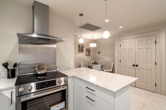 $1,350,000 | 160 Commonwealth Avenue, Unit 314, Boston, MA 02116