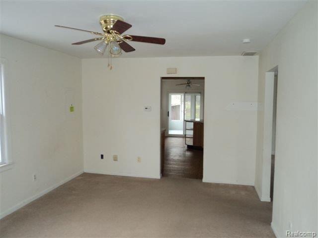 1247 South Genesee Road Burton, MI 48509 - Photo 2 of 9 6--livrm