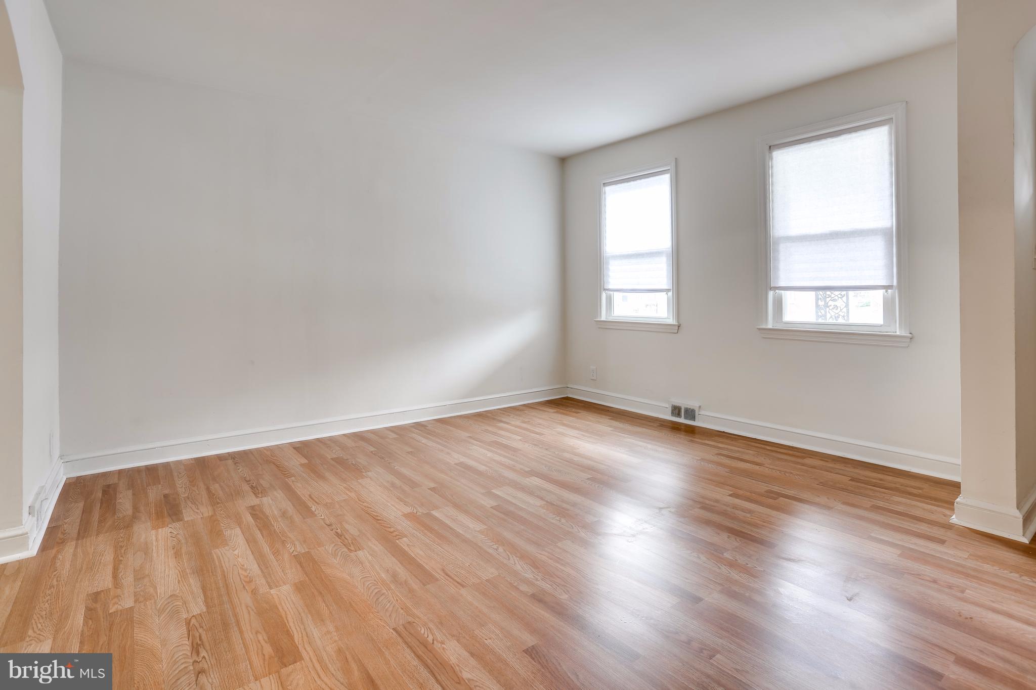 3914 Cedardale Road Baltimore, MD 21215 - Photo 5 of 28 Living Room