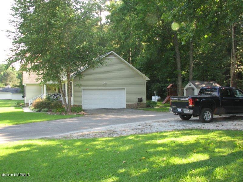 107 Stoney Branch Road New Bern, NC 28562 - Photo 17 of 27 Garage