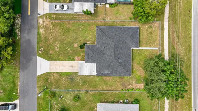 a view of a house with a yard