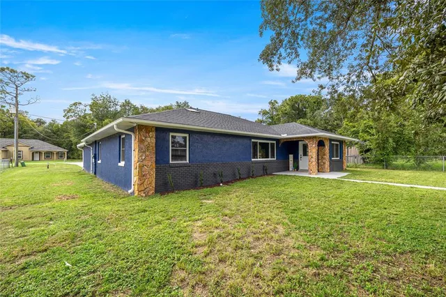 a view of a house with a big yard