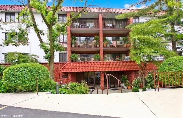 $269,000 | 2046 St Johns Avenue, Unit 3H, Highland Park, IL 60035