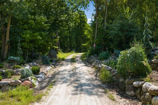 $1,100,000 | 3811 County Highway, Slinger, WI 53086