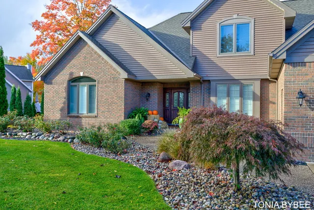 $994,000 | 3445 Elk Drive, Zeeland, MI 49464