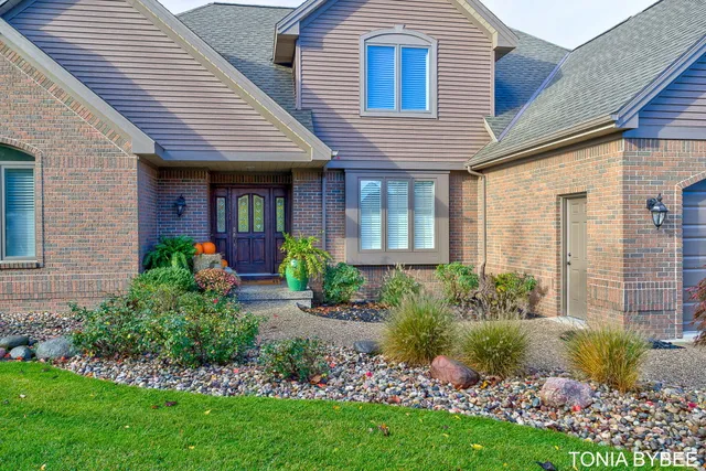 $994,000 | 3445 Elk Drive, Zeeland, MI 49464