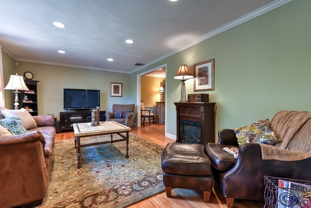 7 Cheney Pond Road Medfield, MA 02052 - Photo 9 of 21 Gallery Image 9
