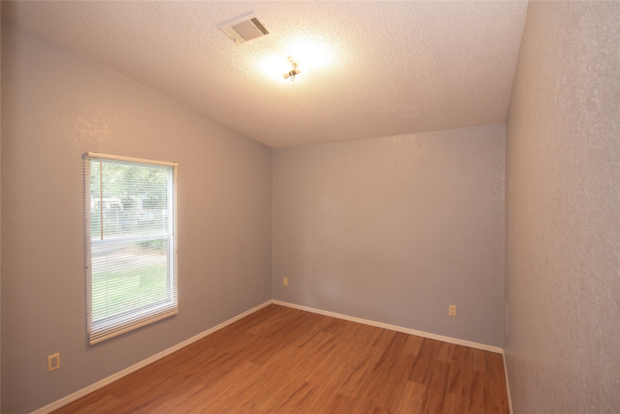 11804 Trickey Road Houston, TX 77067 - Photo 8 of 9 an empty room with a window