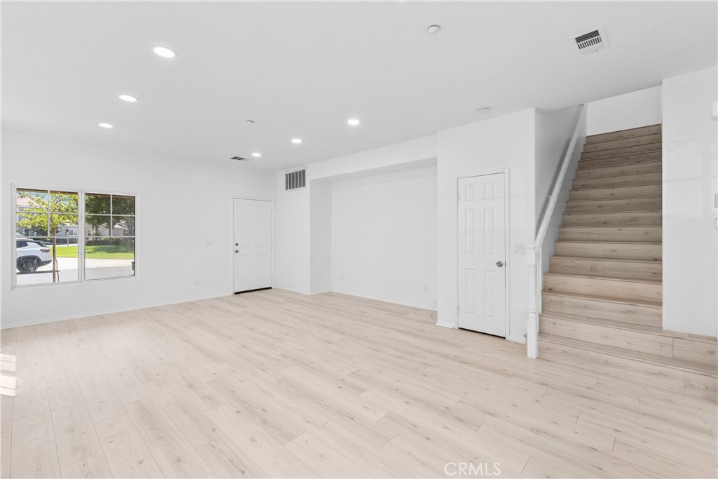 1271 Castledale Street Riverside, CA 92501 - Photo 10 of 54