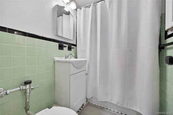 $525,000 | 8385 116th Street, Unit 4L | Kew Gardens