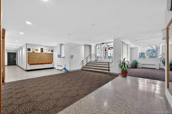 $525,000 | 8385 116th Street, Unit 4L | Kew Gardens